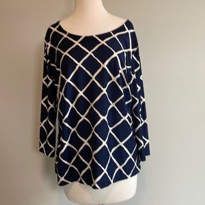 Roz&Ali Navy/cream scoop neck blouse